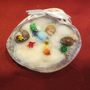 VTG 80'S SLEEPING BABY IN A SHELL SCENE, HANDMADE, CUTE DISPLAY